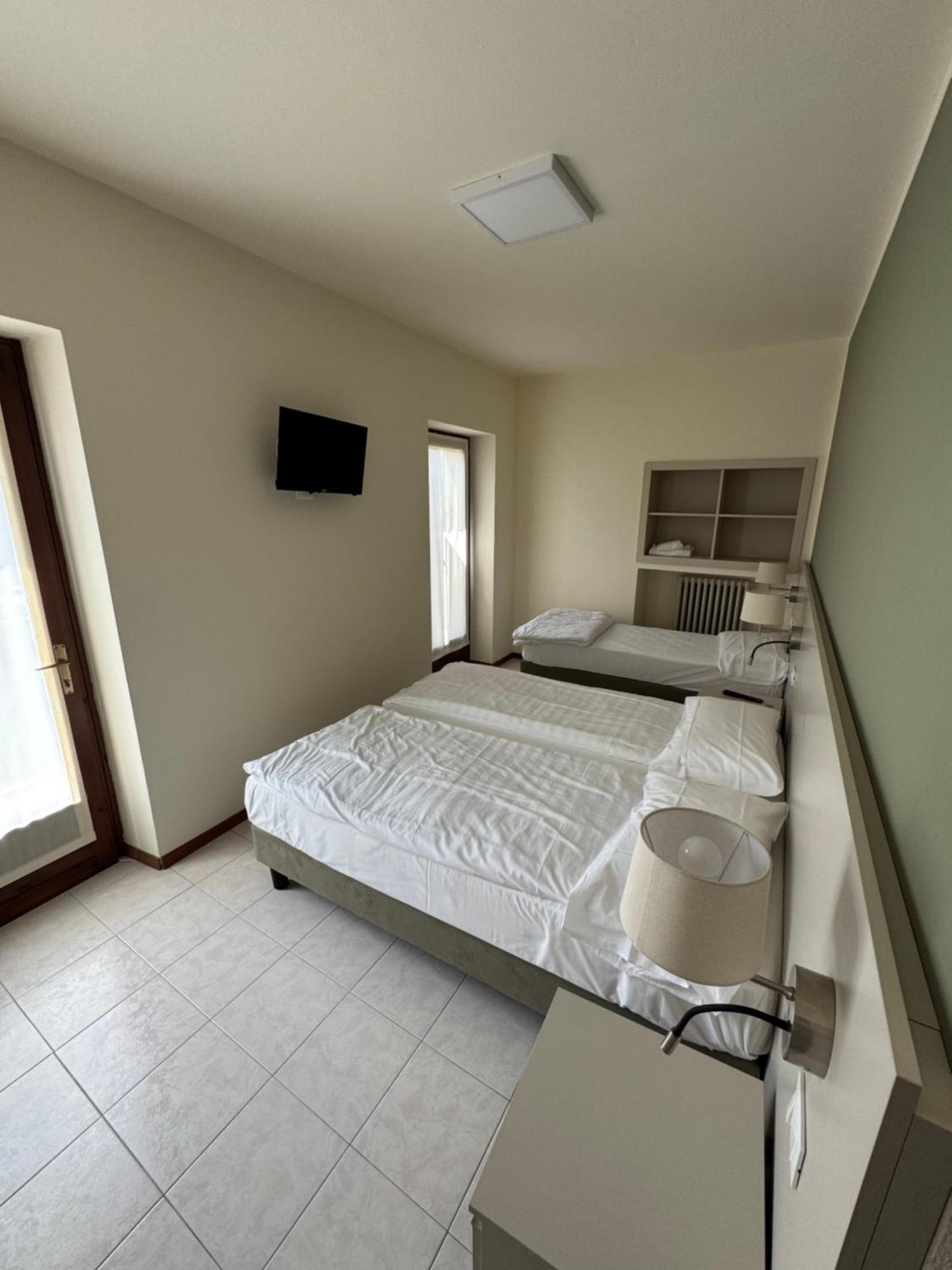 Hotel E Ristorante Cassone มัลเชซิเน ภายนอก รูปภาพ
