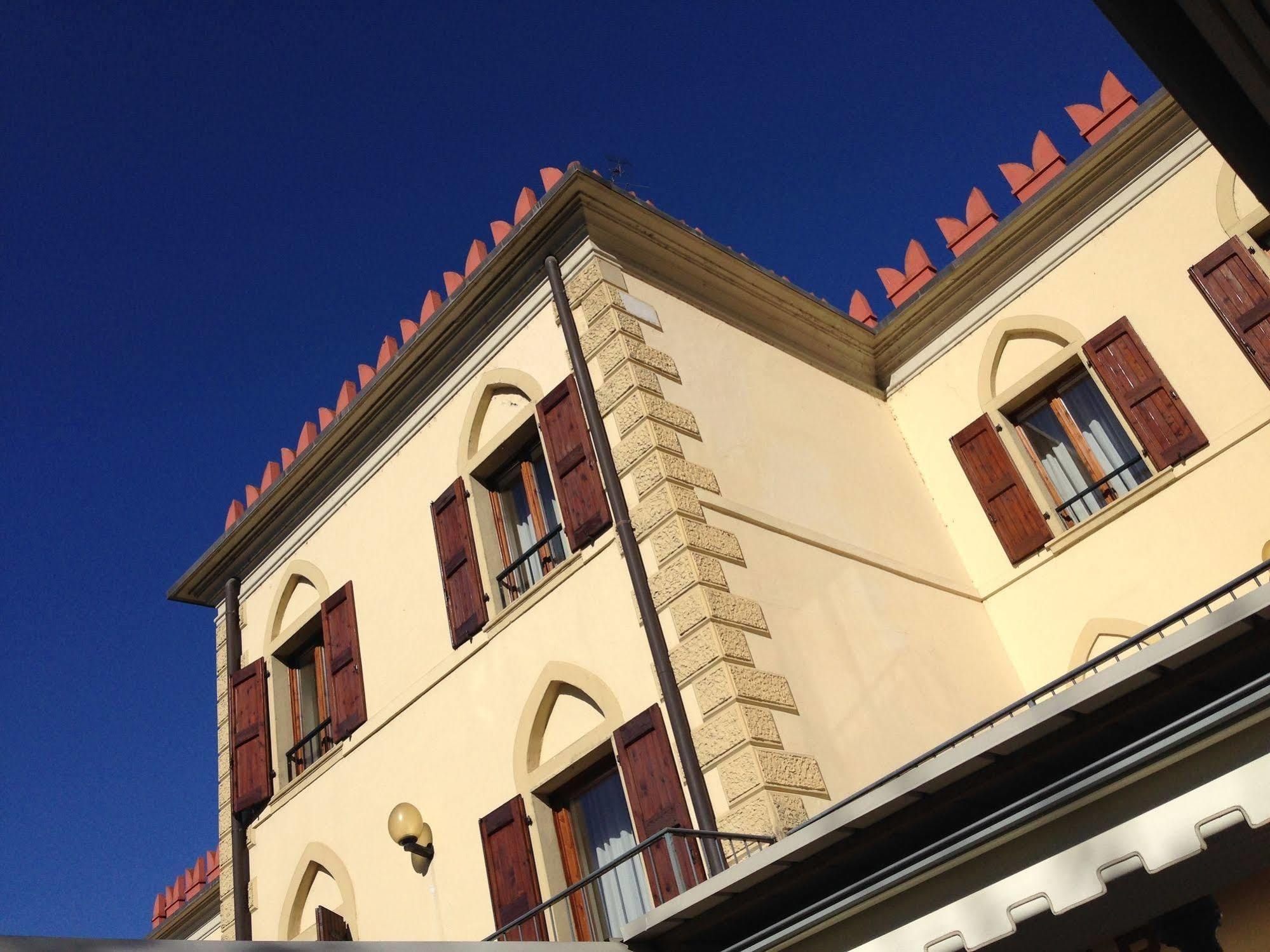 Hotel E Ristorante Cassone มัลเชซิเน ภายนอก รูปภาพ