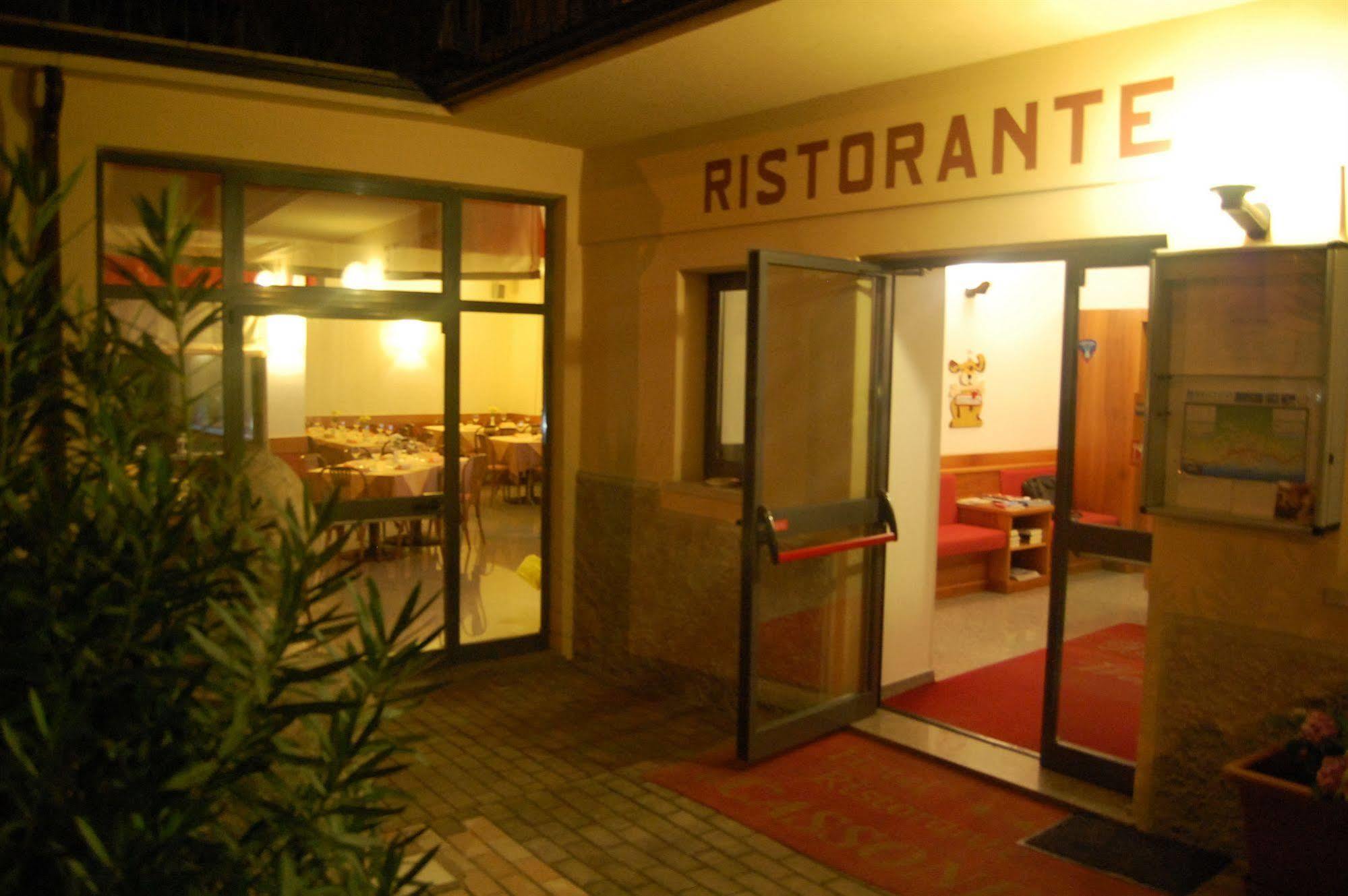 Hotel E Ristorante Cassone มัลเชซิเน ภายนอก รูปภาพ