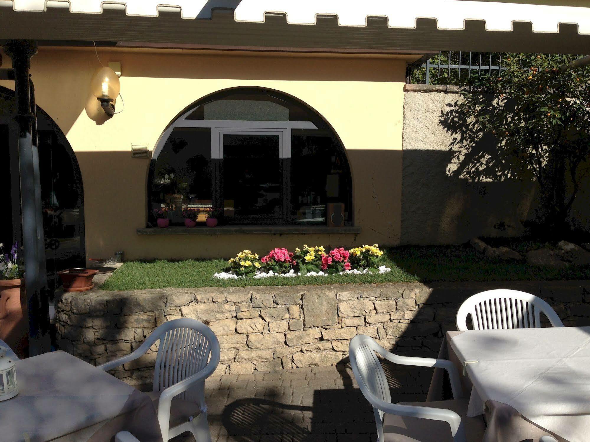Hotel E Ristorante Cassone มัลเชซิเน ภายนอก รูปภาพ